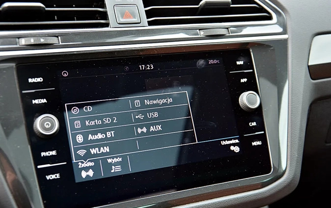 Volkswagen Tiguan cena 89700 przebieg: 171750, rok produkcji 2018 z Warka małe 667